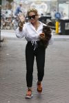 Amsterdam 10 juli 2021
Connie Witteman met haar hondje ,dochter Constanza en kleinkinderen in 2 biro karretjes in Amsterdam zuid