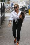Amsterdam 10 juli 2021
Connie Witteman met haar hondje ,dochter Constanza en kleinkinderen in 2 biro karretjes in Amsterdam zuid