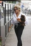 Amsterdam 10 juli 2021
Connie Witteman met haar hondje ,dochter Constanza en kleinkinderen in 2 biro karretjes in Amsterdam zuid