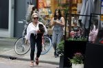 Amsterdam 10 juli 2021
Connie Witteman met haar hondje ,dochter Constanza en kleinkinderen in 2 biro karretjes in Amsterdam zuid