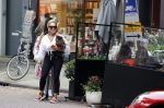Amsterdam 10 juli 2021
Connie Witteman met haar hondje ,dochter Constanza en kleinkinderen in 2 biro karretjes in Amsterdam zuid