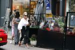 Amsterdam 10 juli 2021
Connie Witteman met haar hondje ,dochter Constanza en kleinkinderen in 2 biro karretjes in Amsterdam zuid