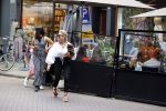 Amsterdam 10 juli 2021
Connie Witteman met haar hondje ,dochter Constanza en kleinkinderen in 2 biro karretjes in Amsterdam zuid