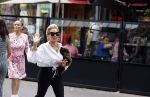 Amsterdam 10 juli 2021
Connie Witteman met haar hondje ,dochter Constanza en kleinkinderen in 2 biro karretjes in Amsterdam zuid