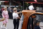 Amsterdam 10 juli 2021
Connie Witteman met haar hondje ,dochter Constanza en kleinkinderen in 2 biro karretjes in Amsterdam zuid
