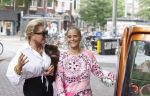 Amsterdam 10 juli 2021
Connie Witteman met haar hondje ,dochter Constanza en kleinkinderen in 2 biro karretjes in Amsterdam zuid