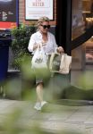 Amsterdam 28 juni 2021
Connie Witteman doet boodschappen op de cornelis schuytstraat