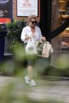 Amsterdam 28 juni 2021
Connie Witteman doet boodschappen op de cornelis schuytstraat