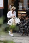 Amsterdam 28 juni 2021
Connie Witteman doet boodschappen op de cornelis schuytstraat