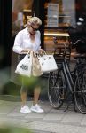 Amsterdam 28 juni 2021
Connie Witteman doet boodschappen op de cornelis schuytstraat