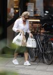 Amsterdam 28 juni 2021
Connie Witteman doet boodschappen op de cornelis schuytstraat