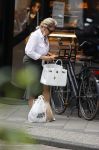 Amsterdam 28 juni 2021
Connie Witteman doet boodschappen op de cornelis schuytstraat
