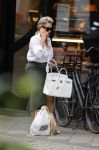 Amsterdam 28 juni 2021
Connie Witteman doet boodschappen op de cornelis schuytstraat