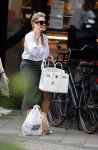 Amsterdam 28 juni 2021
Connie Witteman doet boodschappen op de cornelis schuytstraat