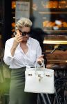 Amsterdam 28 juni 2021
Connie Witteman doet boodschappen op de cornelis schuytstraat