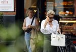 Amsterdam 28 juni 2021
Connie Witteman doet boodschappen op de cornelis schuytstraat
