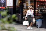 Amsterdam 28 juni 2021
Connie Witteman doet boodschappen op de cornelis schuytstraat