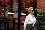 Amsterdam 28 juni 2021
Connie Witteman doet boodschappen op de cornelis schuytstraat