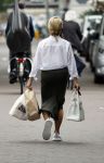 Amsterdam 28 juni 2021
Connie Witteman doet boodschappen op de cornelis schuytstraat