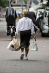 Amsterdam 28 juni 2021
Connie Witteman doet boodschappen op de cornelis schuytstraat