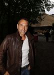 Blaricum 6 juli 2021
Gordon viert zijn verjaardag en dat hij zijn huis verkocht heeft. Ook gaat hij verhuizen naar Dubai. DJ Maurice