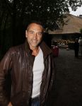 Blaricum 6 juli 2021
Gordon viert zijn verjaardag en dat hij zijn huis verkocht heeft. Ook gaat hij verhuizen naar Dubai. DJ Maurice