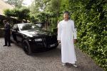 Blaricum 6 juli 2021
Gordon viert zijn verjaardag en dat hij zijn huis verkocht heeft. Ook gaat hij verhuizen naar Dubai. DJ Maurice
