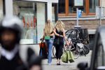 Amsterdam 12 juli 2021
Danielle Oerlemans met haar dochter Fiene Oerlemans op de pc hooftstraat