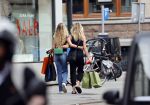 Amsterdam 12 juli 2021
Danielle Oerlemans met haar dochter Fiene Oerlemans op de pc hooftstraat