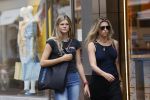 Amsterdam 12 juli 2021
Danielle Oerlemans met haar dochter Fiene Oerlemans op de pc hooftstraat