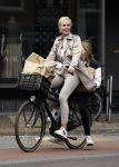 Amsterdam 13 juli 2021
Denise Boekhoff op de fiets in Amsterdam zuid.