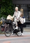 Amsterdam 13 juli 2021
Denise Boekhoff op de fiets in Amsterdam zuid.