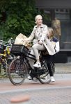 Amsterdam 13 juli 2021
Denise Boekhoff op de fiets in Amsterdam zuid.