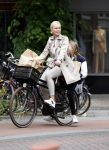 Amsterdam 13 juli 2021
Denise Boekhoff op de fiets in Amsterdam zuid.