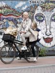 Amsterdam 13 juli 2021
Denise Boekhoff op de fiets in Amsterdam zuid.
