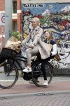 Amsterdam 13 juli 2021
Denise Boekhoff op de fiets in Amsterdam zuid.