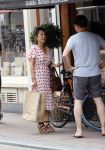Amsterdam 17 juni 2021
Dione de Graaff aan het winkelen in het centrum van Amsterdam. Ze komt ook nog Twan Huys en zijn vrouw tegen.