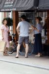 Amsterdam 17 juni 2021
Dione de Graaff aan het winkelen in het centrum van Amsterdam. Ze komt ook nog Twan Huys en zijn vrouw tegen.