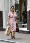 Amsterdam 17 juni 2021
Dione de Graaff aan het winkelen in het centrum van Amsterdam. Ze komt ook nog Twan Huys en zijn vrouw tegen.
