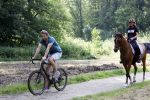 Amsterdamse Bos 26 juni 2021
Fajah Lourens en haar nieuwe vriend Bart Hondebrink in het Amsterdamse bos. Fajah te paard en Bart op een mountainbike