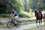 Amsterdamse Bos 26 juni 2021
Fajah Lourens en haar nieuwe vriend Bart Hondebrink in het Amsterdamse bos. Fajah te paard en Bart op een mountainbike