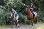 Amsterdamse Bos 26 juni 2021
Fajah Lourens en haar nieuwe vriend Bart Hondebrink in het Amsterdamse bos. Fajah te paard en Bart op een mountainbike