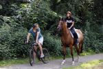 Amsterdamse Bos 26 juni 2021
Fajah Lourens en haar nieuwe vriend Bart Hondebrink in het Amsterdamse bos. Fajah te paard en Bart op een mountainbike