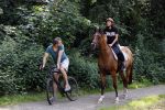Amsterdamse Bos 26 juni 2021
Fajah Lourens en haar nieuwe vriend Bart Hondebrink in het Amsterdamse bos. Fajah te paard en Bart op een mountainbike