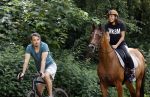 Amsterdamse Bos 26 juni 2021
Fajah Lourens en haar nieuwe vriend Bart Hondebrink in het Amsterdamse bos. Fajah te paard en Bart op een mountainbike