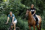 Amsterdamse Bos 26 juni 2021
Fajah Lourens en haar nieuwe vriend Bart Hondebrink in het Amsterdamse bos. Fajah te paard en Bart op een mountainbike