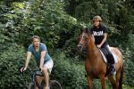 Amsterdamse Bos 26 juni 2021
Fajah Lourens en haar nieuwe vriend Bart Hondebrink in het Amsterdamse bos. Fajah te paard en Bart op een mountainbike