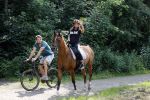 Amsterdamse Bos 26 juni 2021
Fajah Lourens en haar nieuwe vriend Bart Hondebrink in het Amsterdamse bos. Fajah te paard en Bart op een mountainbike