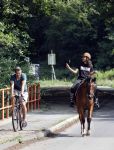 Amsterdamse Bos 26 juni 2021
Fajah Lourens en haar nieuwe vriend Bart Hondebrink in het Amsterdamse bos. Fajah te paard en Bart op een mountainbike