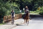 Amsterdamse Bos 26 juni 2021
Fajah Lourens en haar nieuwe vriend Bart Hondebrink in het Amsterdamse bos. Fajah te paard en Bart op een mountainbike